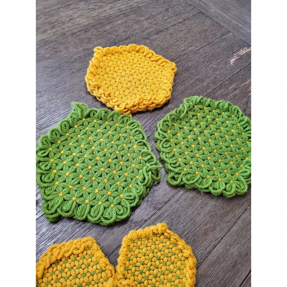 Vintage 70s Handmade Style Crochet Thick Daisy Green&Yellow Placemats 10x16